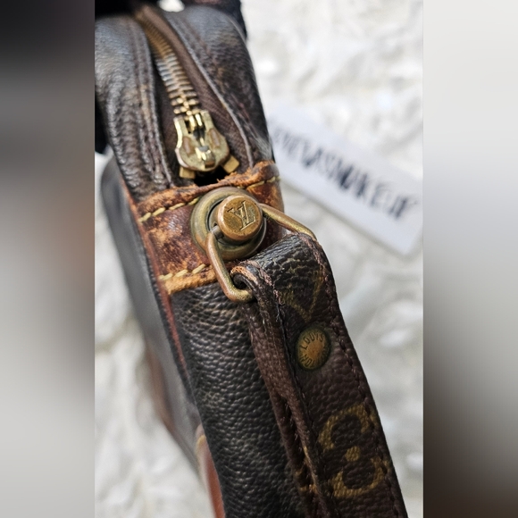 Louis Vuitton Wristlet (Classic Monogram) - Picture 15 of 16